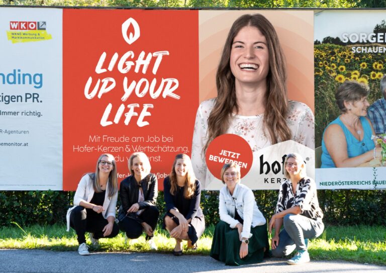 Das Projektteam hinter der Kampagne "Light up your life" ist stolz auf das Ergebnis: Lisa Leichtfried, Elena Schönberger (beide FALKEmedia), Johanna Mairhofer, Barbara Felber (beide Hofer-Kerzen) und Sandra Grafeneder (FALKEmedia), v.l.n.r.